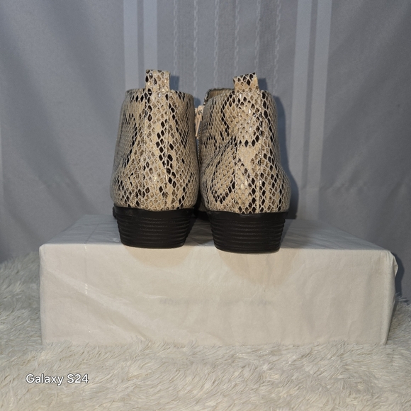 ANNELEISE SNAKE PATTERN  ANKLE BOOTIES SIZE  9M - Picture 4 of 12